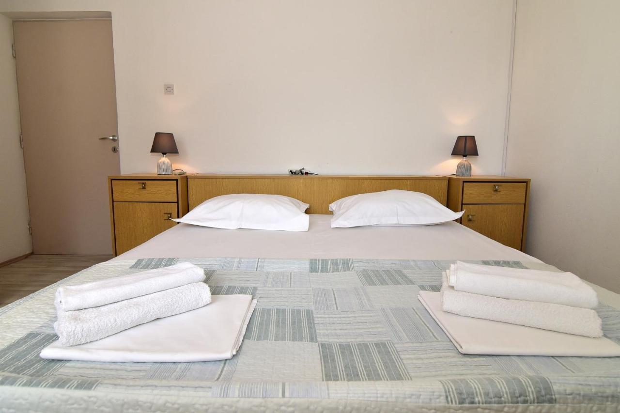 Apartments Dobrinic มาคาร์สกา ภายนอก รูปภาพ