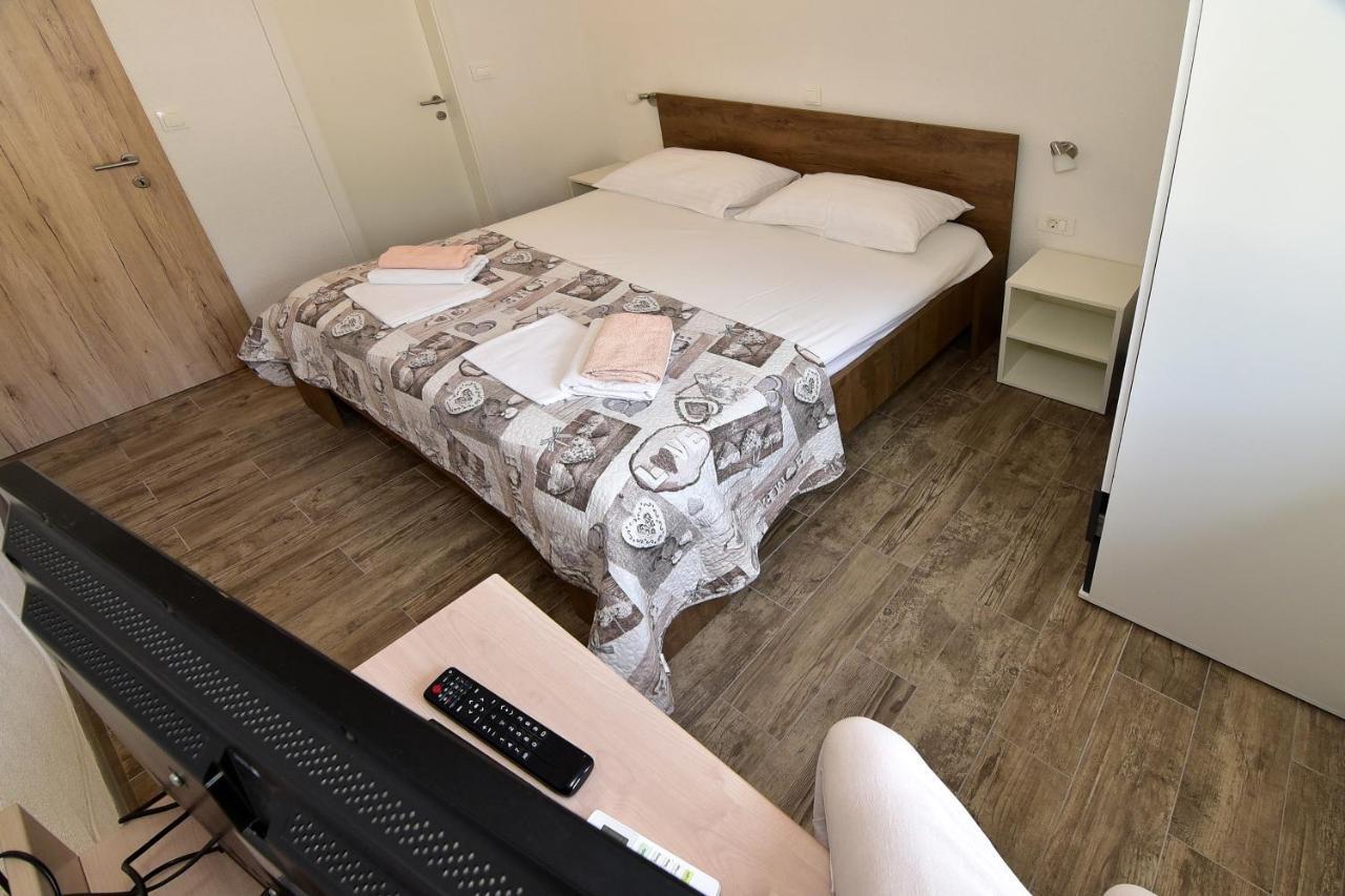 Apartments Dobrinic มาคาร์สกา ภายนอก รูปภาพ